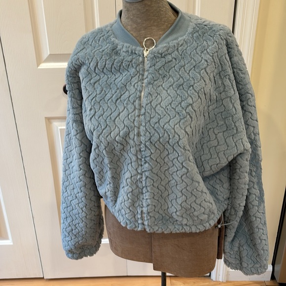 Crave Fame light blue soft fleece 2 piece jogger pants and crop jacket set - Picture 5 of 15